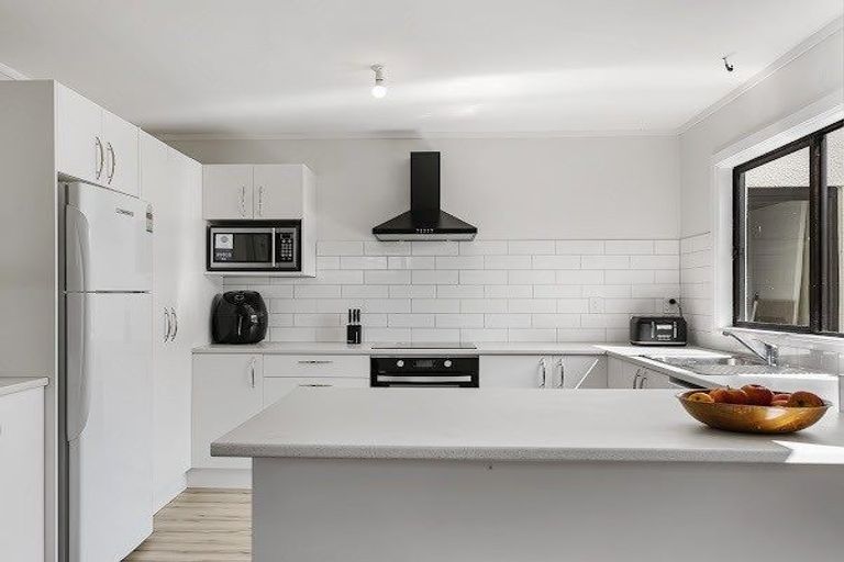 Photo of property in 2/11 Beach Road, Pahurehure, Papakura, 2113