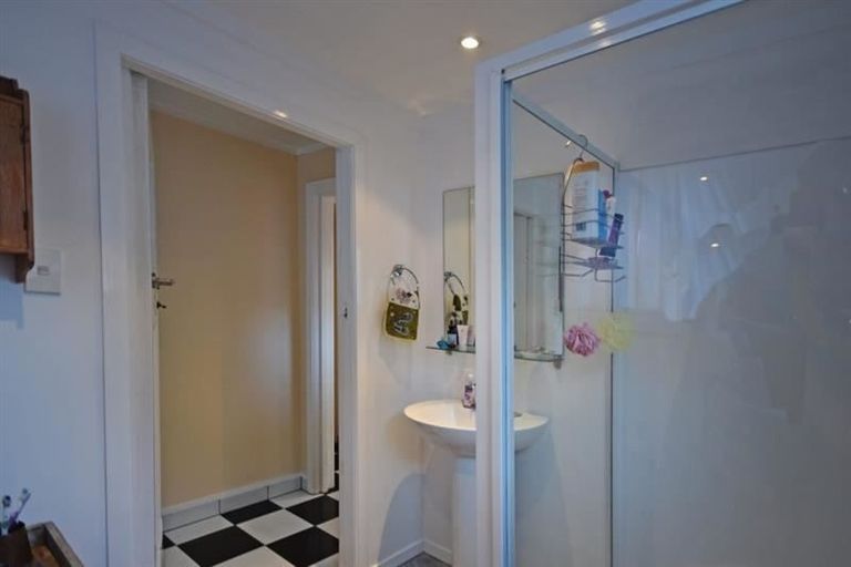 Photo of property in 2 Chaucer Road, Hospital Hill, Napier, 4110