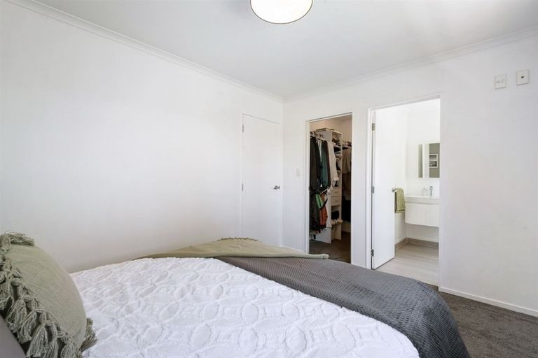 Photo of property in 116a Forrest Hill Road, Forrest Hill, Auckland, 0620