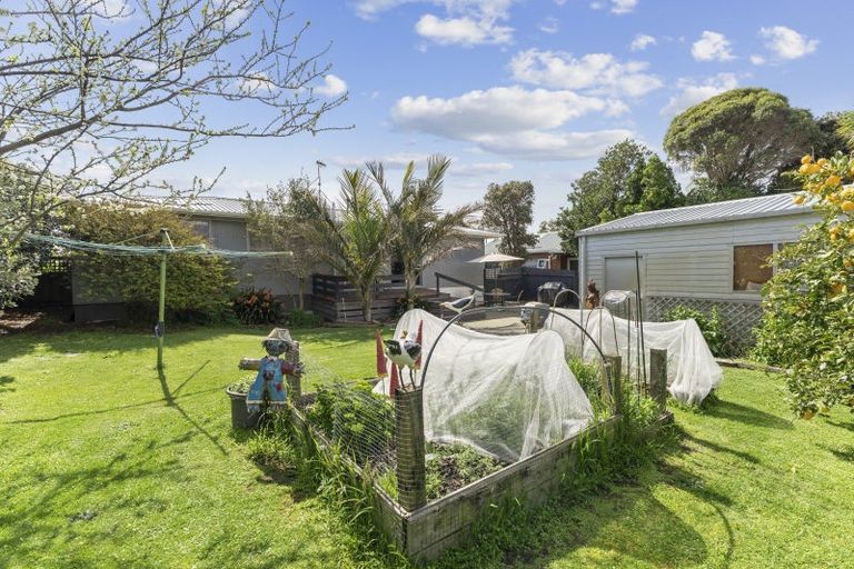 Photo of property in 6 Robert Grove, Paraparaumu, 5032