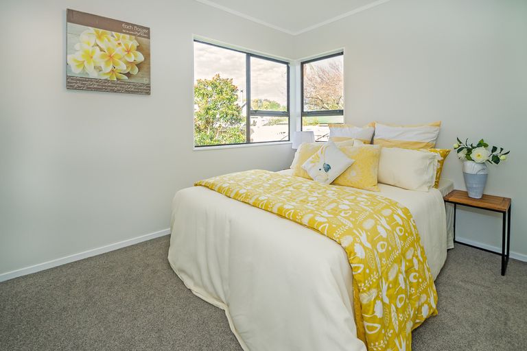 Photo of property in 199 Carnoustie Drive, Wattle Downs, Auckland, 2103