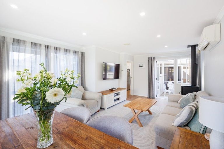 Photo of property in 37 Parkland Crescent, Terrace End, Palmerston North, 4410