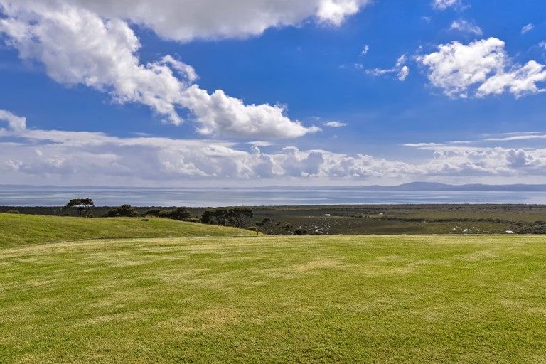 Photo of property in 1880 South Head Road, South Head, Helensville, 0874