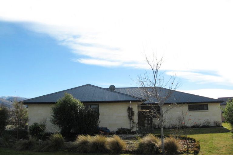 Photo of property in 2 Matthews Crescent, Cromwell, 9310