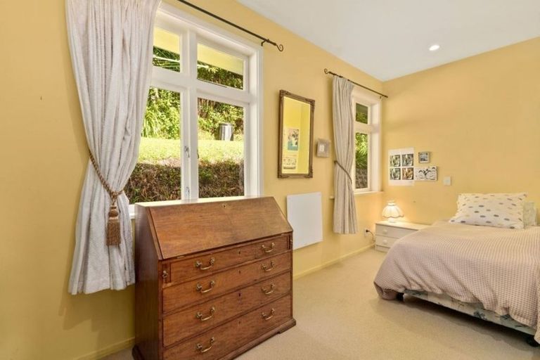 Photo of property in 15 Pitoitoi Road, Days Bay, Lower Hutt, 5013