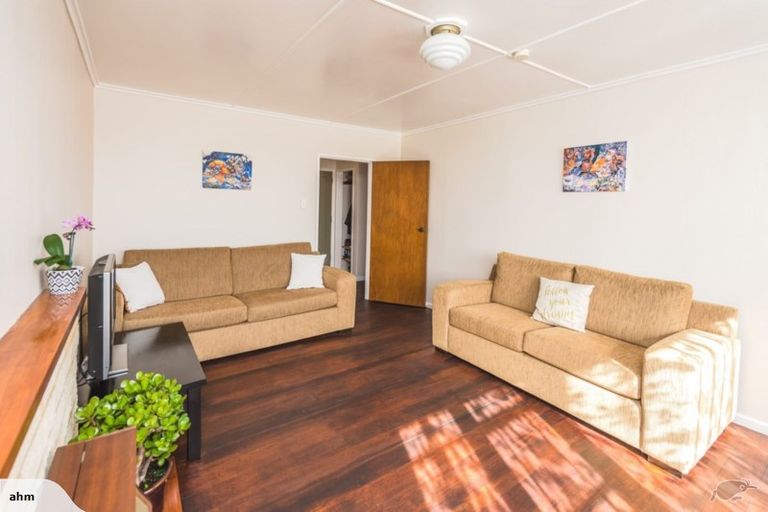 Photo of property in 10 Maire Street, Gonville, Whanganui, 4501