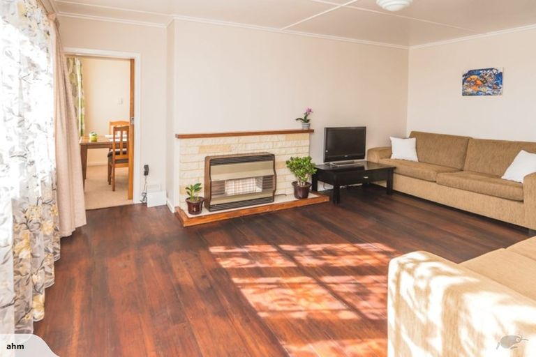 Photo of property in 10 Maire Street, Gonville, Whanganui, 4501