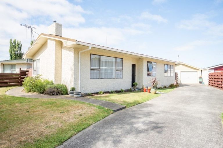 Photo of property in 37 Humphries Place, Awapuni, Palmerston North, 4412