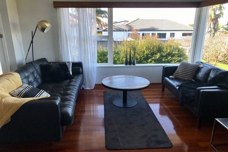 Photo of property in 3/18 Knights Road, Rothesay Bay, Auckland, 0630