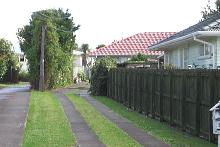 Photo of property in 1/88 Tirimoana Road, Te Atatu South, Auckland, 0602