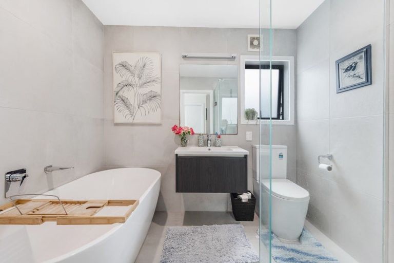 Photo of property in 5 Waihanga Way, Bucklands Beach, Auckland, 2014