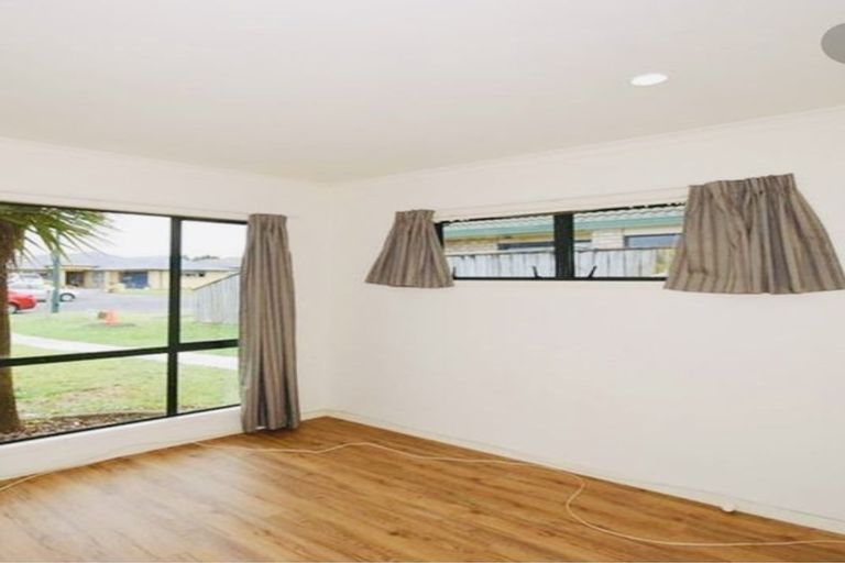 Photo of property in 74 Redcastle Drive, East Tamaki, Auckland, 2013