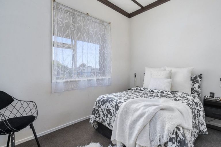 Photo of property in 27 Tukapa Street, Westown, New Plymouth, 4310
