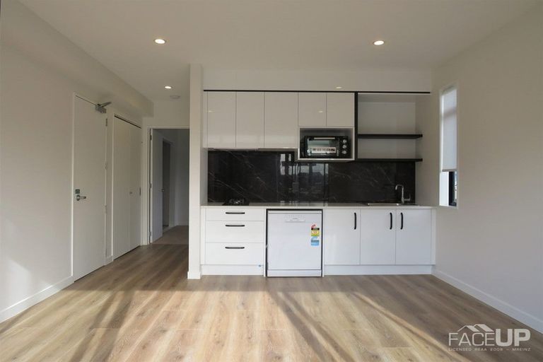 Photo of property in 28 Hea Road, Hobsonville, Auckland, 0616