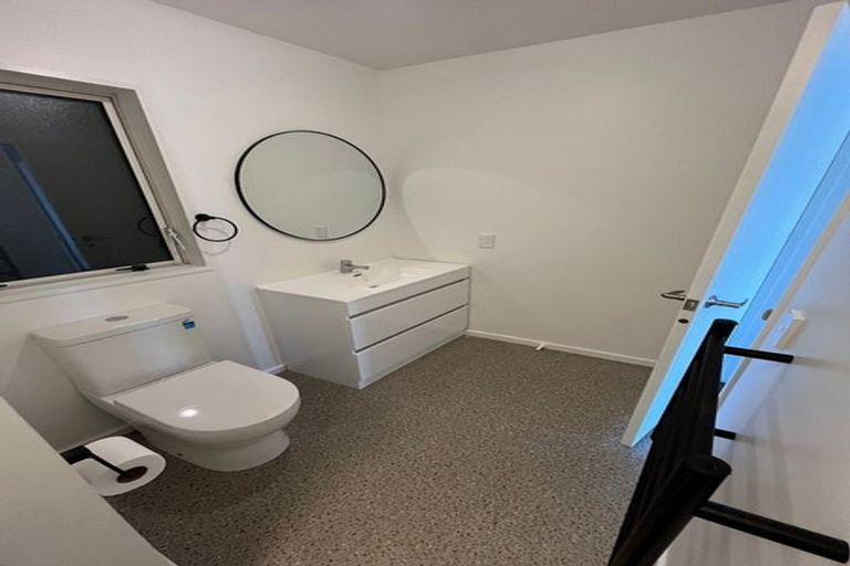 Photo of property in 46 Wynyard Crescent, Fernhill, Queenstown, 9300