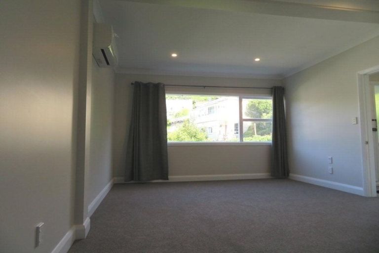 Photo of property in 24 Governor Road, Northland, Wellington, 6012