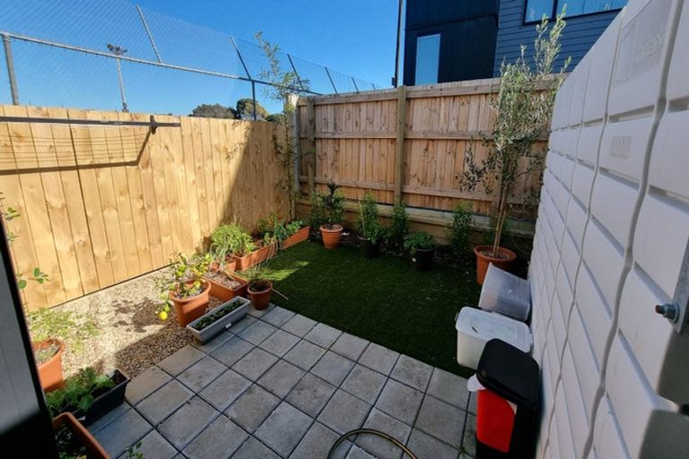 Photo of property in 12/3234 Great North Road, New Lynn, Auckland, 0600