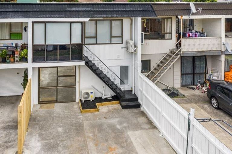 Photo of property in 2/1 Roys Road, Weymouth, Auckland, 2103