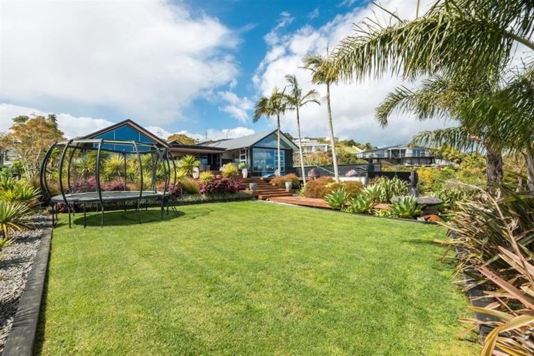 Photo of property in 6 Kerema Way, Schnapper Rock, Auckland, 0632