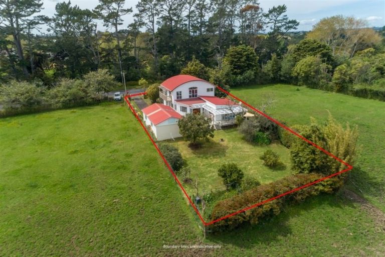 Photo of property in 164 Motu Road, Kumeu, 0891