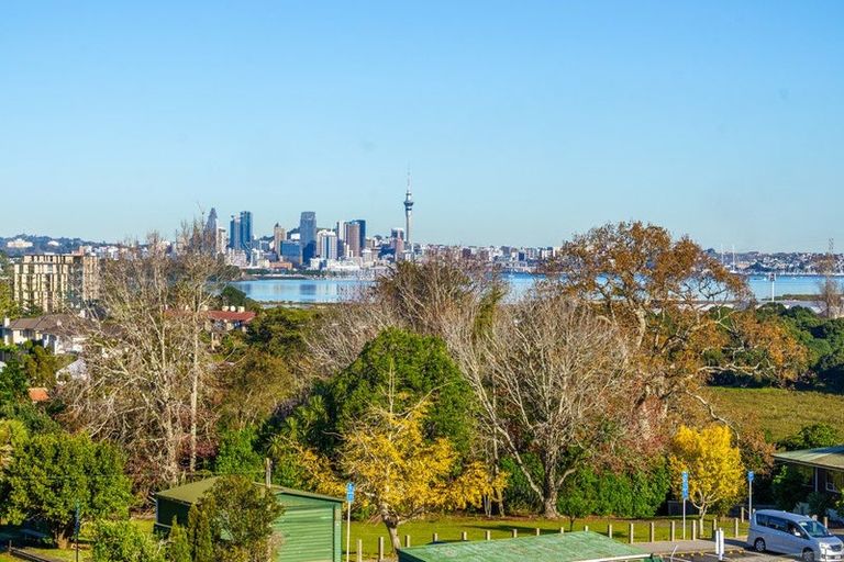 Photo of property in Frank Sargeson Apts, 207/74 Anzac Street, Takapuna, Auckland, 0622