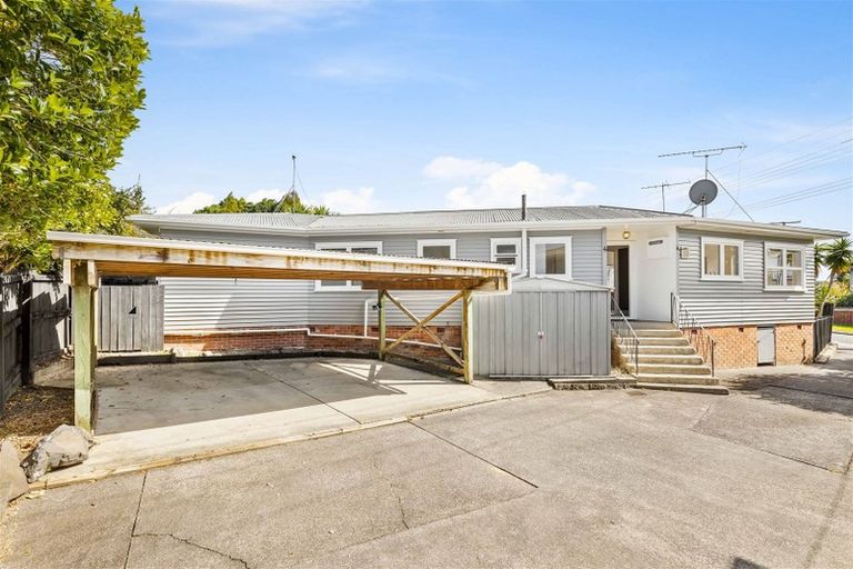 Photo of property in 2 Talavera Place, Te Atatu South, Auckland, 0602