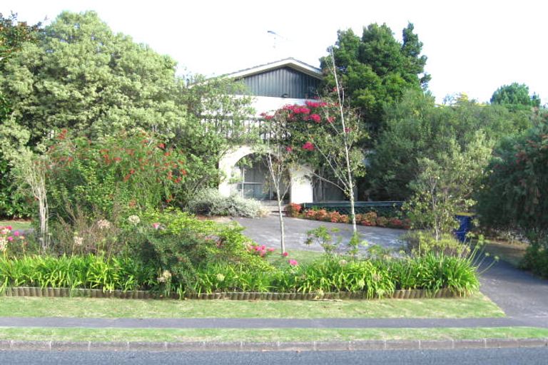 Photo of property in 21 Weatherly Road, Torbay, Auckland, 0630