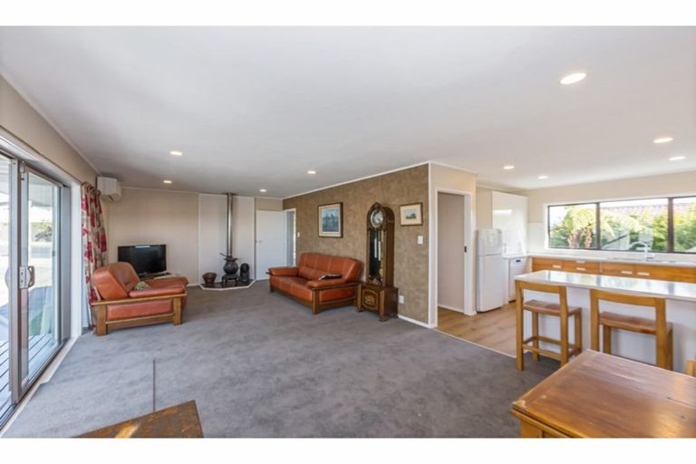 Photo of property in 1/82a Pupuke Road, Hillcrest, Auckland, 0627