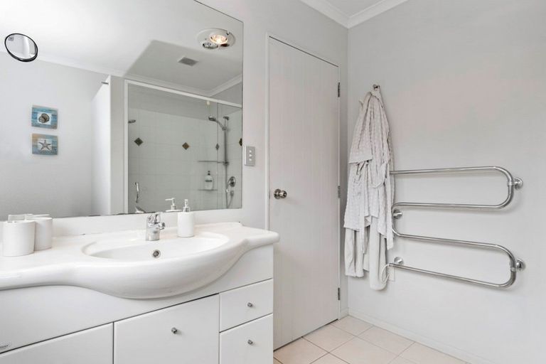 Photo of property in 18 Saint Clair Place, Papamoa Beach, Papamoa, 3118