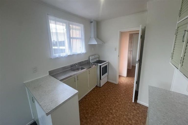 Photo of property in 14 Thomson Grove, Stokes Valley, Lower Hutt, 5019