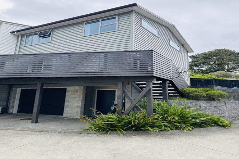 Photo of property in 5/20 Glanmire Road, Newlands, Wellington, 6037