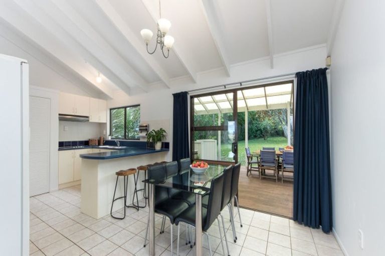 Photo of property in 14 Woodhouse Place, West Harbour, Auckland, 0618