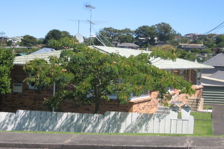 Photo of property in 2/11 Sudan Avenue, Milford, Auckland, 0620