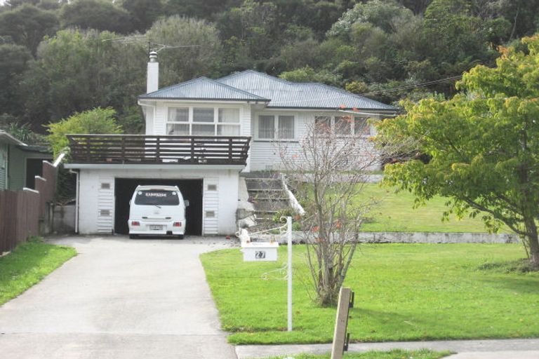 Photo of property in 27 Horoeka Street, Stokes Valley, Lower Hutt, 5019