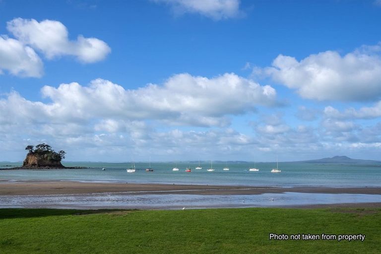 Photo of property in 2/9 Tipau Street, Torbay, Auckland, 0630