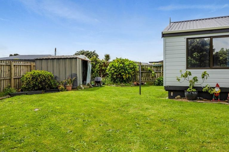 Photo of property in 16 Pohutukawa Drive, Opunake, 4616