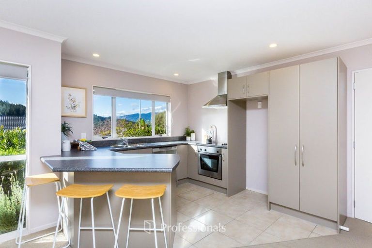 Photo of property in 10 Mcewen Crescent, Riverstone Terraces, Upper Hutt, 5018