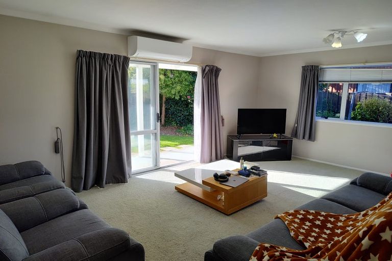 Photo of property in 21 Honeysuckle Place, Northcote, Christchurch, 8052