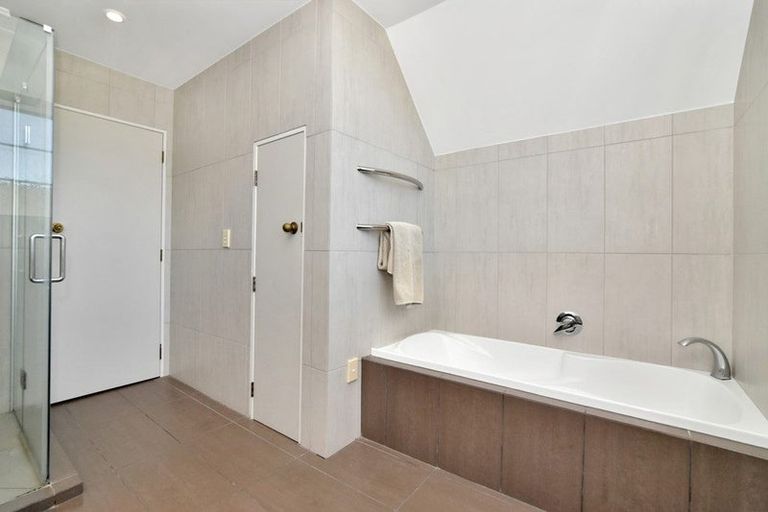 Photo of property in 11 Oceanview Road, Mount Maunganui, 3116