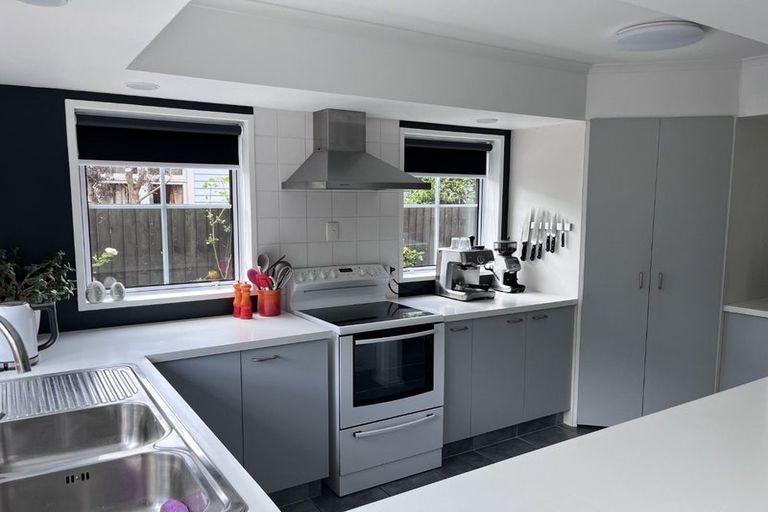 Photo of property in 1/50 Saint Andrews Square, Strowan, Christchurch, 8052