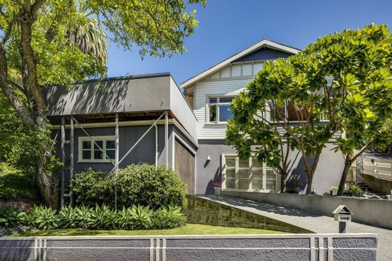 Photo of property in 8 Brewster Street, Bluff Hill, Napier, 4110