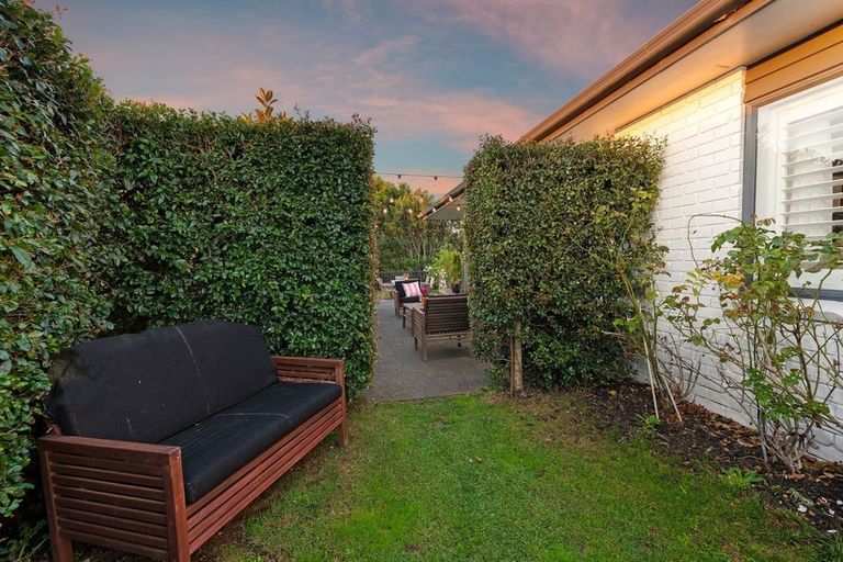 Photo of property in 12 Veronica Close, Red Beach, 0932