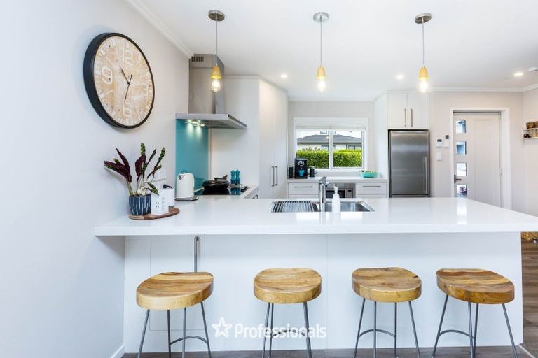 Photo of property in 2 Chalfont Road, Silverstream, Upper Hutt, 5019