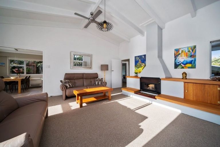 Photo of property in 7 Mcfarlane Street, Oakura, 4314