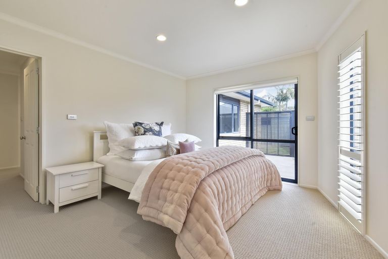 Photo of property in 80 Lothian Brae, Wattle Downs, Auckland, 2103
