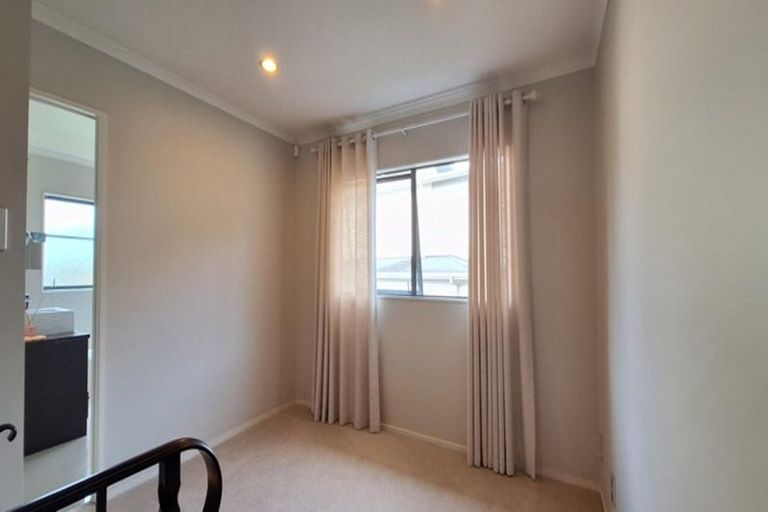 Photo of property in 34 Borneo Drive, Fairview Heights, Auckland, 0632