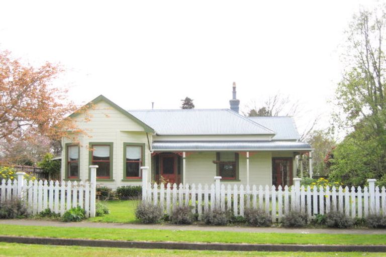 Photo of property in 8 Tawa Street, Inglewood, 4330