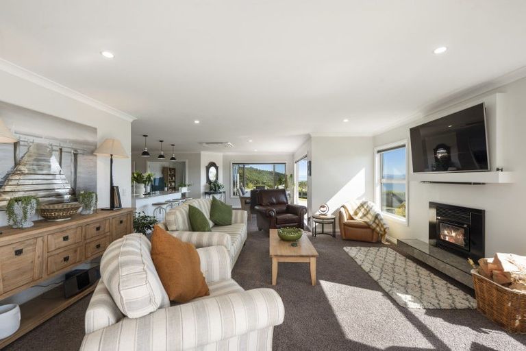 Photo of property in 18 Peregrine Place, Kinloch, Taupo, 3377