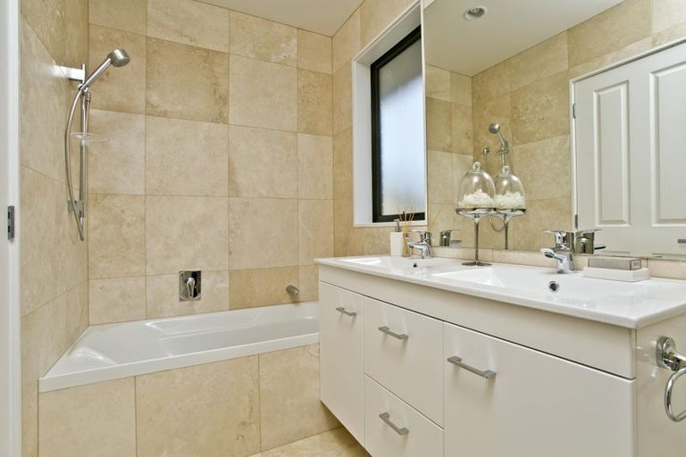 Photo of property in 23 Corricvale Way, Northcross, Auckland, 0632