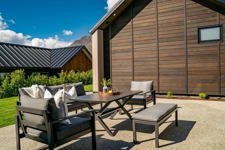 Photo of property in 19 Falconer Rise, Jacks Point, Queenstown, 9371